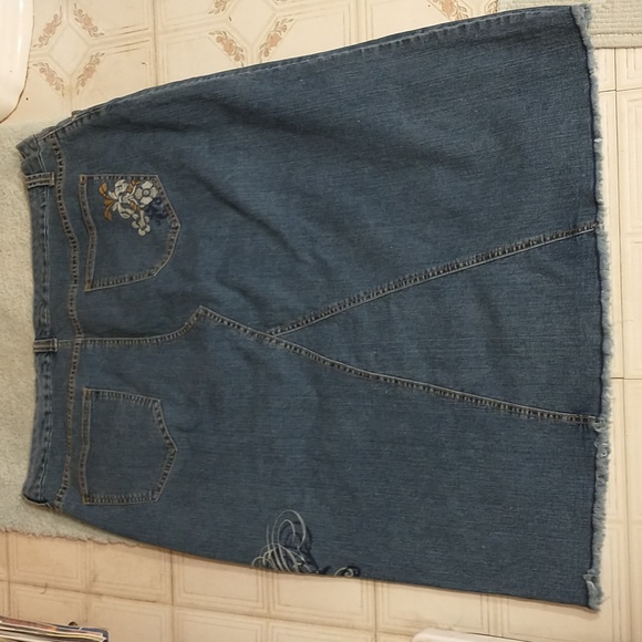 Avenue Jeans Womens Embroidered Stretch Skirt Size 20 5 Pocket Design - Picture 2 of 3